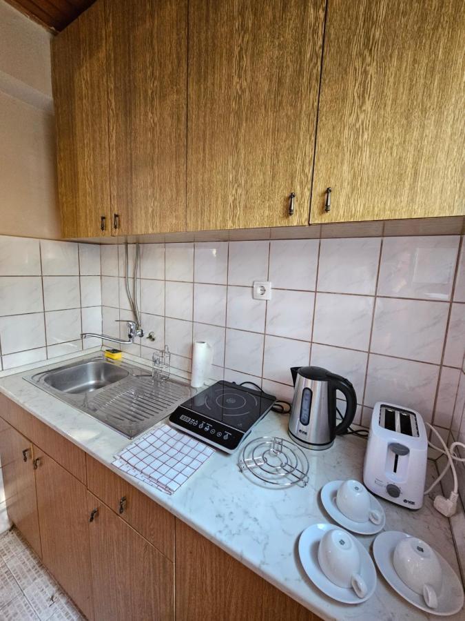 Booking Apartments Alone 1 贝尔格莱德 外观 照片